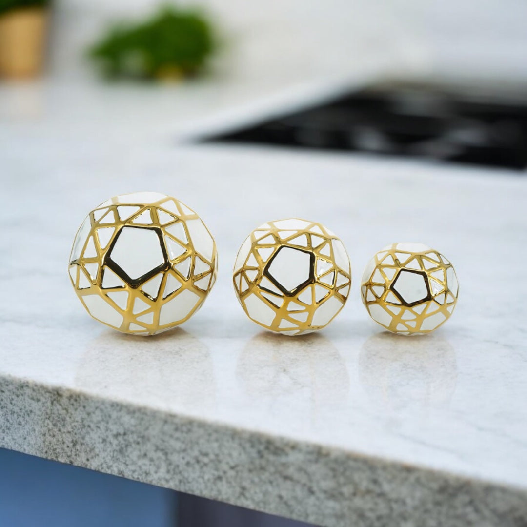 Circle Orbs White/gold decor