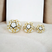 Circle Orbs White/gold decor