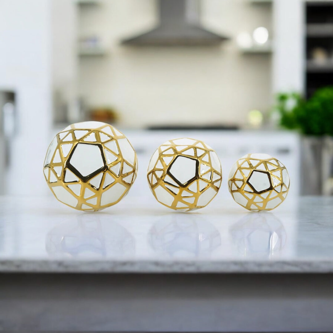 Circle Orbs White/gold decor