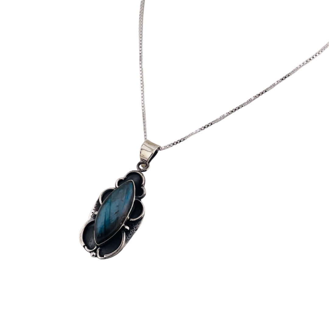 Sterling Silver, Labradorite Gemstone Pendant, Vintage Necklace Design, Statement Piece, Gift for Special Occasions