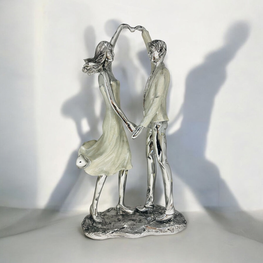 Heartfelt Embrace Sculpture – Contemporary Couple's Art in Glossy Silver