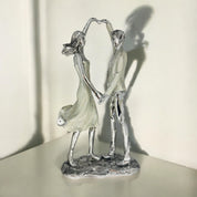 Heartfelt Embrace Sculpture – Contemporary Couple's Art in Glossy Silver