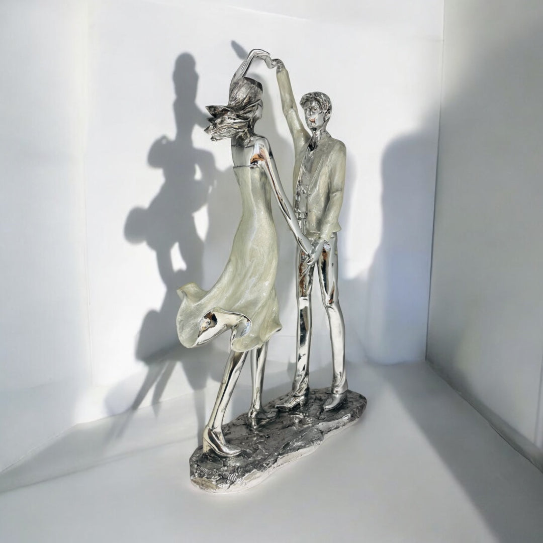 Heartfelt Embrace Sculpture – Contemporary Couple's Art in Glossy Silver