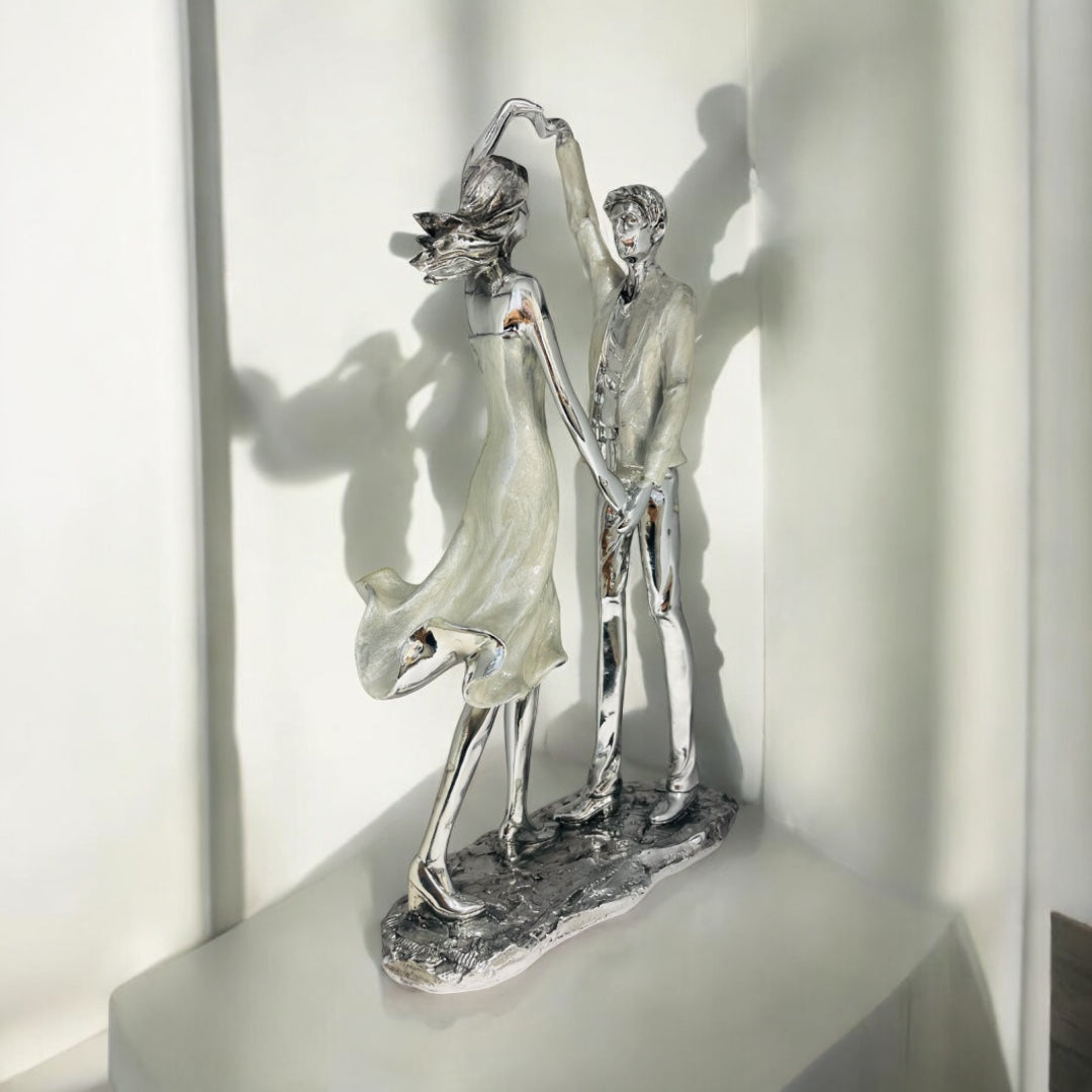 Heartfelt Embrace Sculpture – Contemporary Couple's Art in Glossy Silver