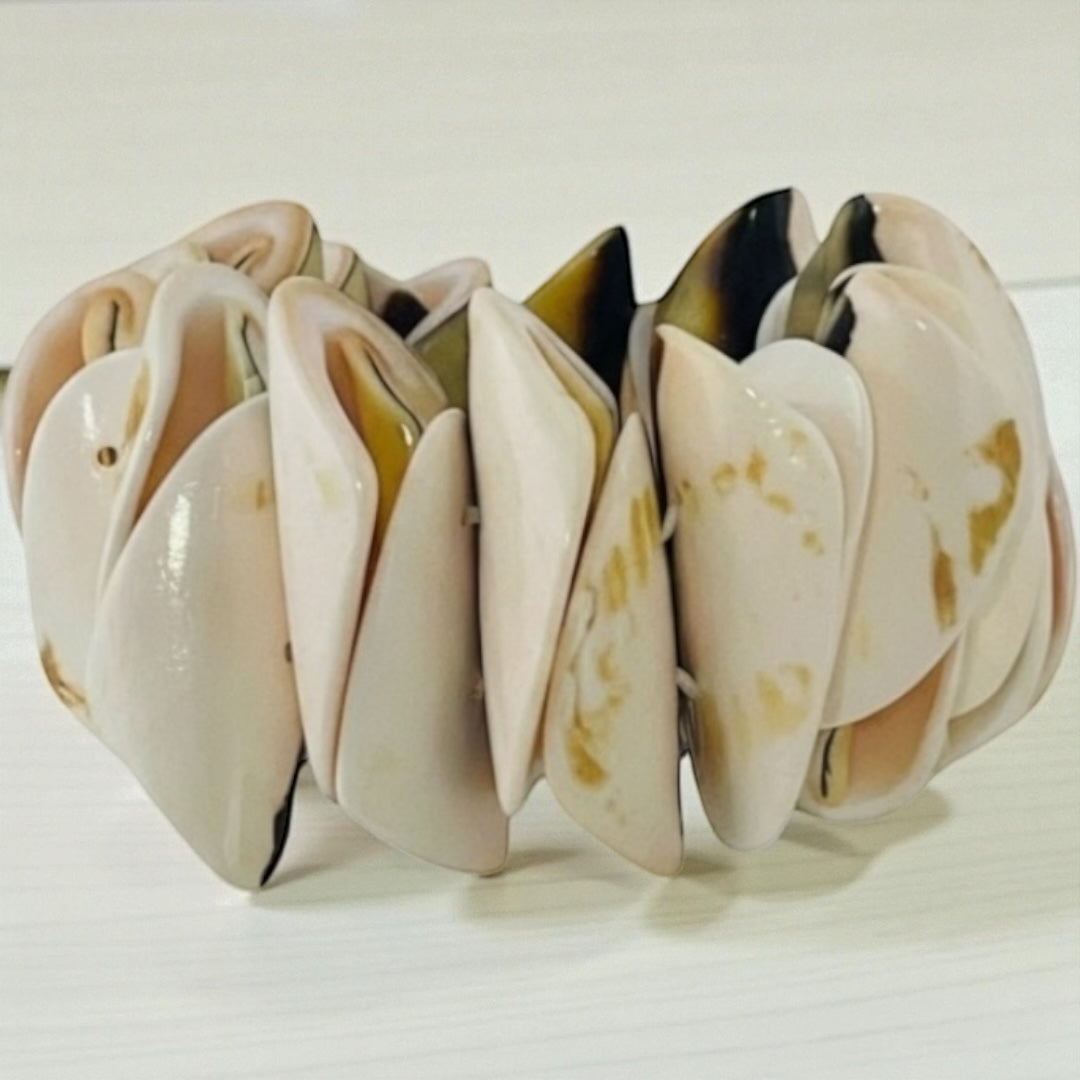 Pink Conch Shell Bracelet Elegant gift for all occasions